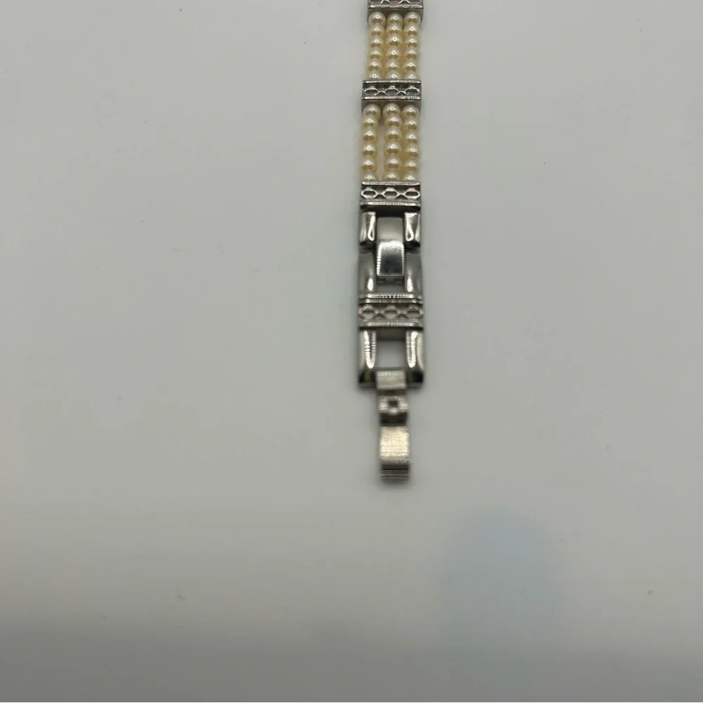 Avon VTG Faux Pearl Band Women's Silver Tone Oval Watch - With New Battery